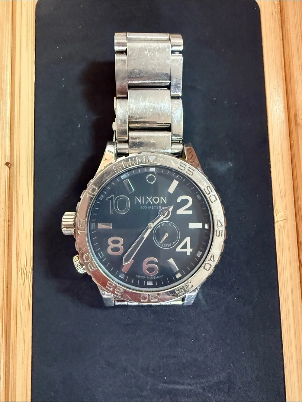 🔥Nixon “Tides” Silver Bracelet Watch with Black Dial and Bold Numerals